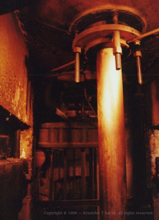 Underside of vertical (non-beam) engine, Kew Bridge Steam Museum, England