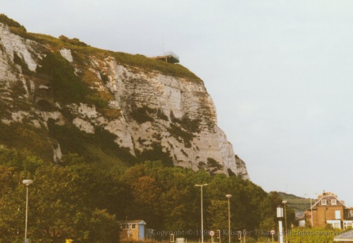 Edge view, white cliffs of Dover, England