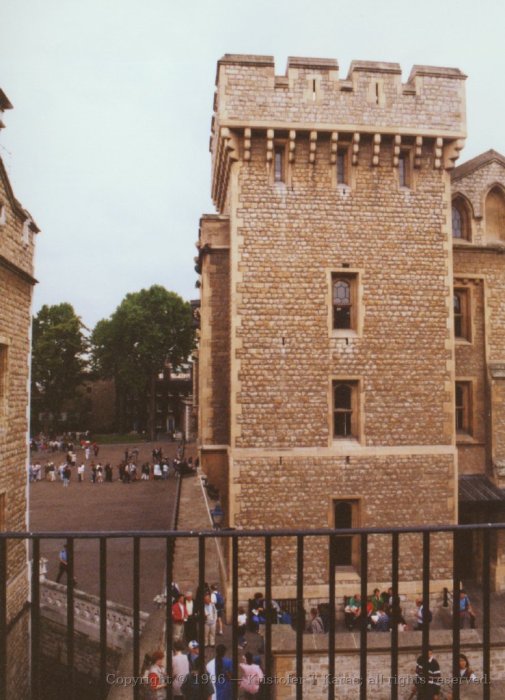 People queued for Crown Jewels exhibit, Tower of London