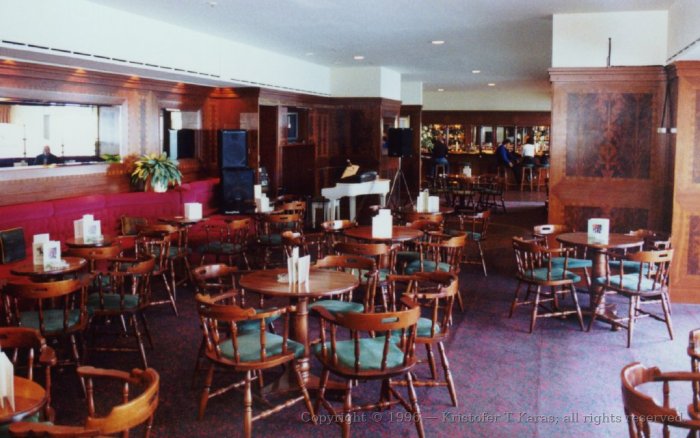 The "Chart Room" lounge aboard the QE2