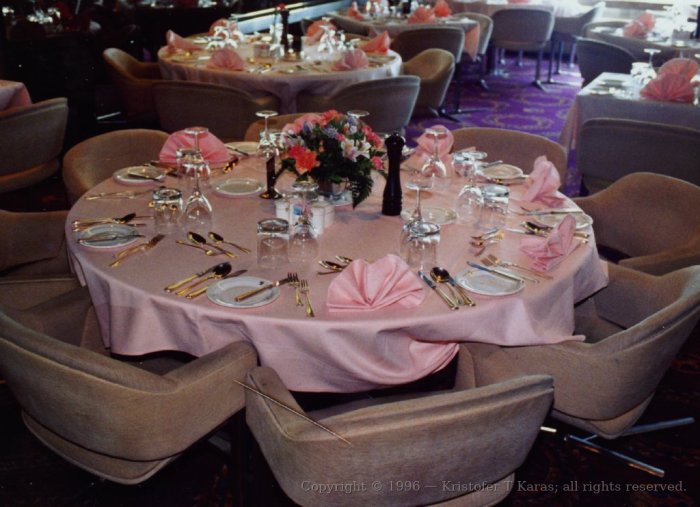 Typical Mauritania-class dining table aboard the QE2